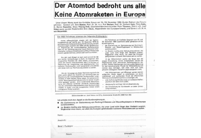 Gescanntes Dokument mit dem Titel "Der Atomtod bedroht uns alle, Keine Atomraketen in Europa".
