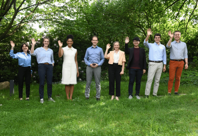 The participants imitate the pictures of the politicians at the G7 summit in 2015.