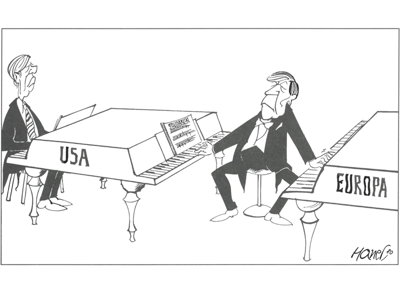 Helmut Schmidt sitzt an gleich zwei Klavieren, die den Namen USA und Europa tragen. Am US-Klavier sitzt ein weiterer Spieler.
