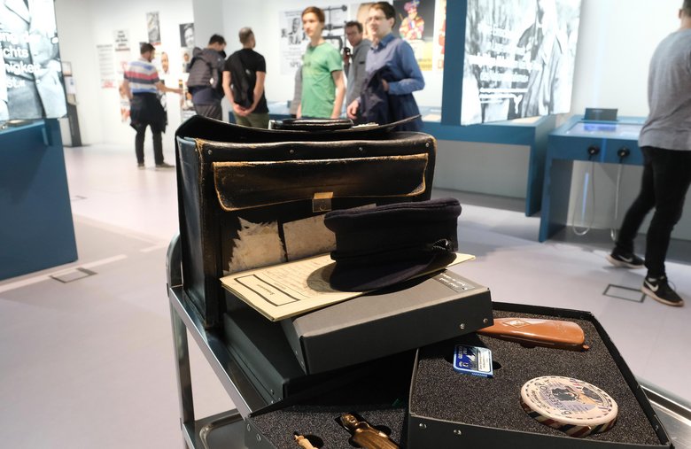 Colour photo: The tactile suitcase on display. The suitcase contains exhibits that visitors can touch.