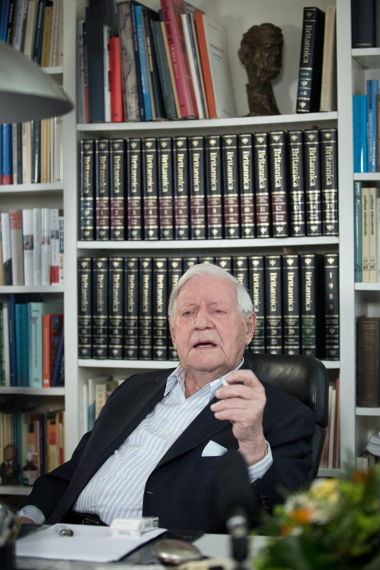 Former Chancellor Helmut Schmidt (SPD) during an interview with the German Press Agency at his office in Hamburg on 26 May 2015.