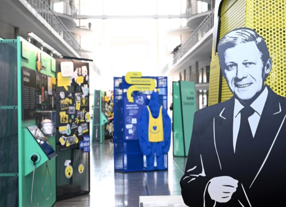 The travelling exhibition in the Bundestag