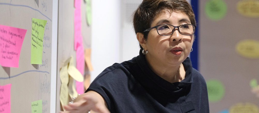 Jennifer Santiago Oreta beim Präsentieren