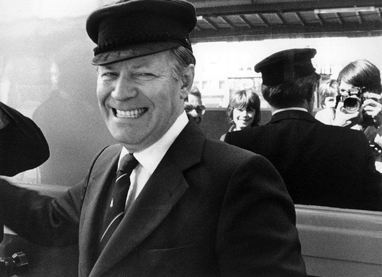 Chancellor Helmut Schmidt before the departure of the special election campaign train on 12 September 1980 in Bonn. The elections to the German Bundestag took place on 5 October 1980.