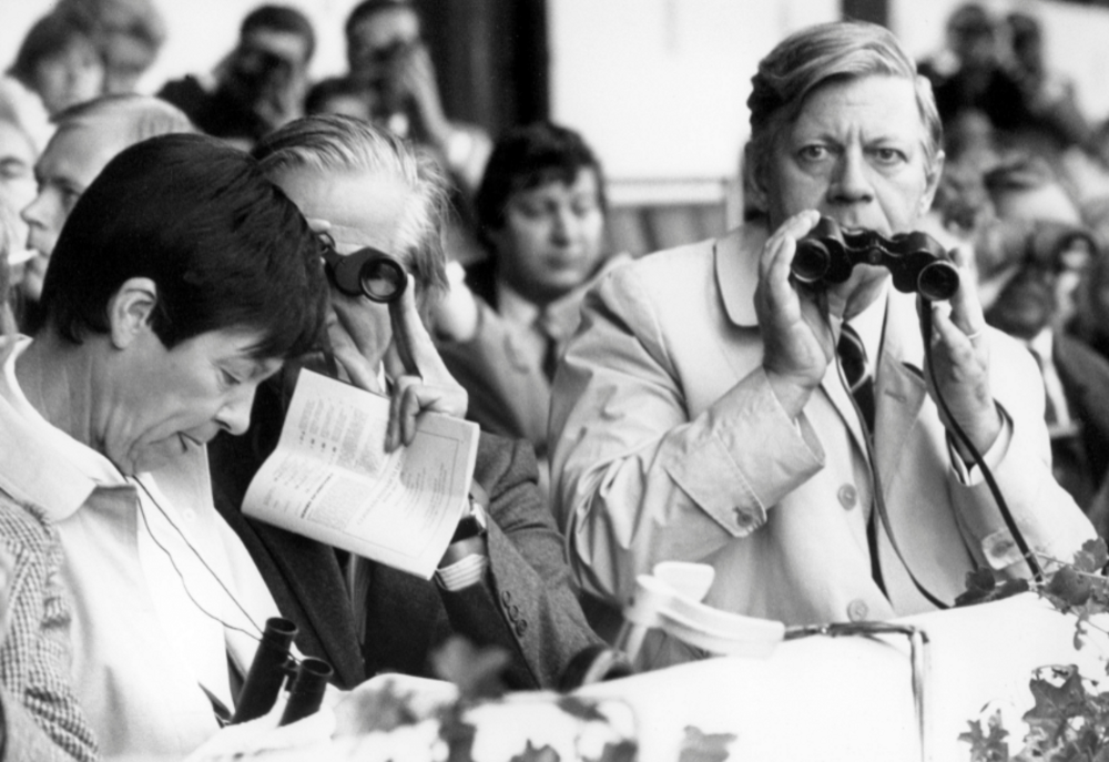 Helmut Schmidt and Loki Schmidt with binoculars