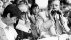 Helmut Schmidt und Loki Schmidt mit Fernglas