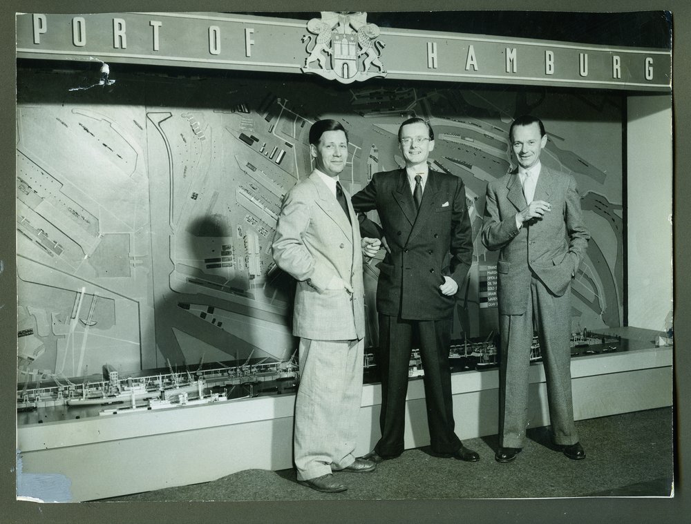 Black and white photo of Helmut Schmidt, Karl Schiller and Ernst Plate
