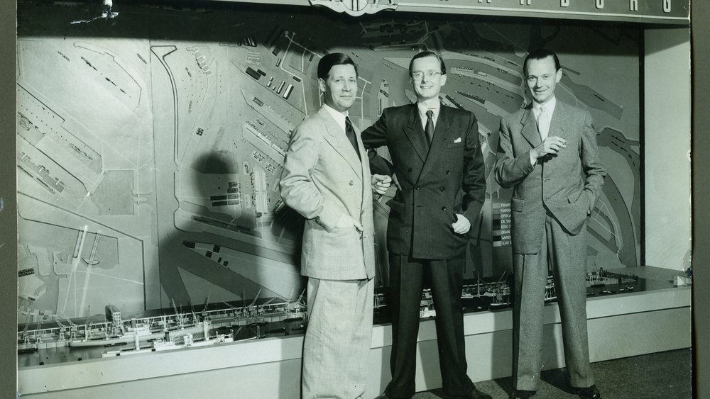 Black and white photo of Helmut Schmidt, Karl Schiller and Ernst Plate