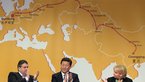 Sigmar Gabriel (SPD), Chinas Staats- und Parteichef Xi Jinping und die nordrhein-westfälische Ministerpräsidentin Hannelore Kraft (SPD) auf einem Podium