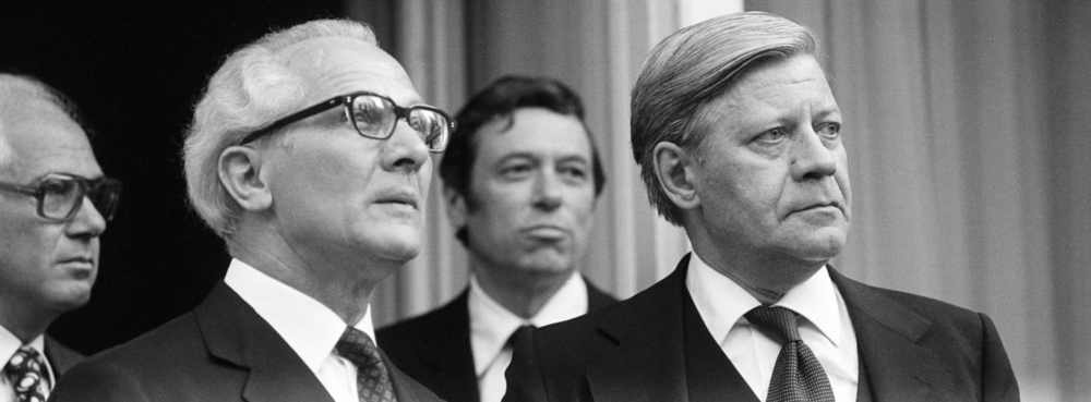 Helmut Schmidt and Erich Honecker look into the distance