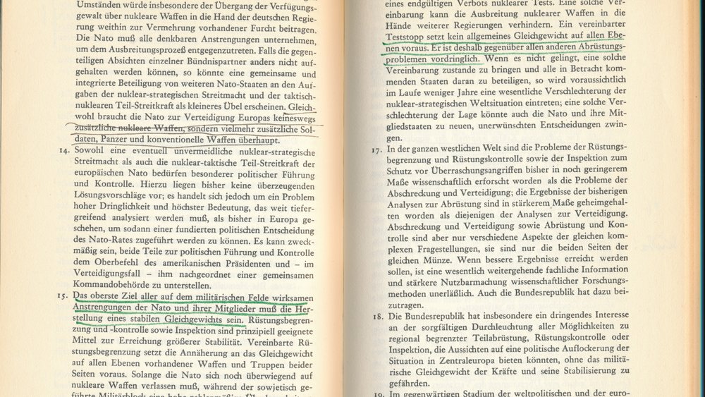 Unterstrichene Textstellen in Buch