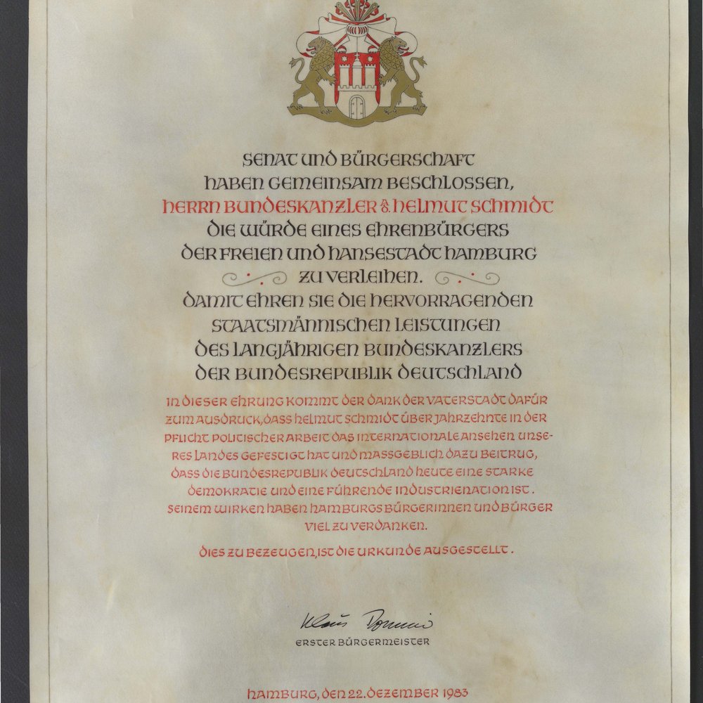 The certificate of honour with the Great Coat of Arms from the Helmut Schmidt Archive