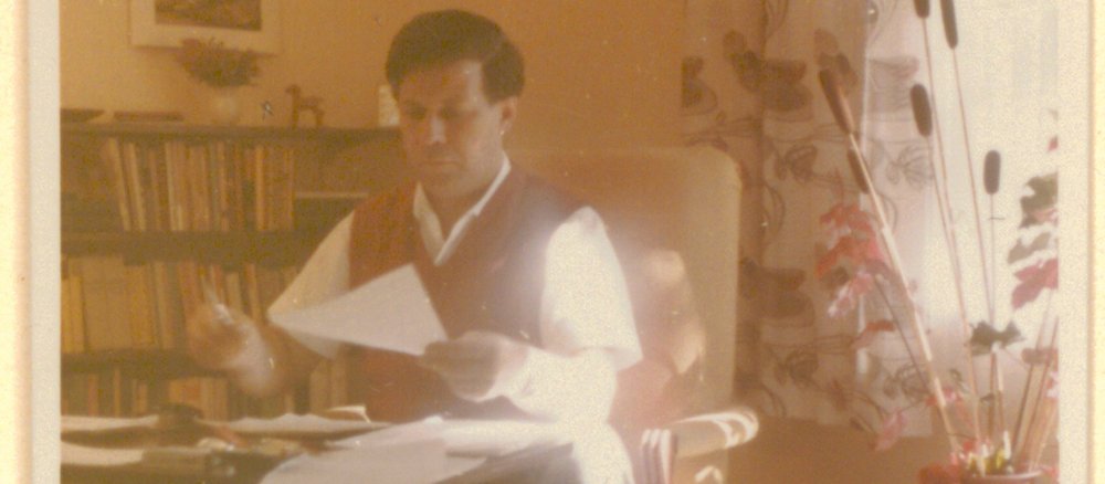 Photograph of Helmut Schmidt at desk with paper in hand