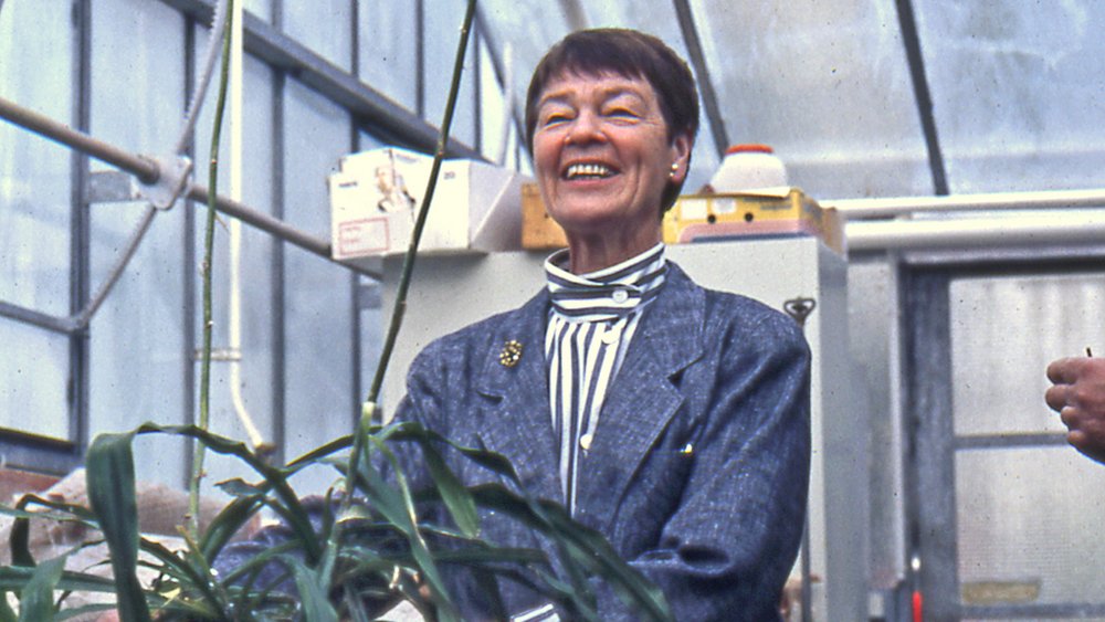 Loki Schmidt and the pineapple plant she discovered, "Pitcairnia loki-schmidtiae"