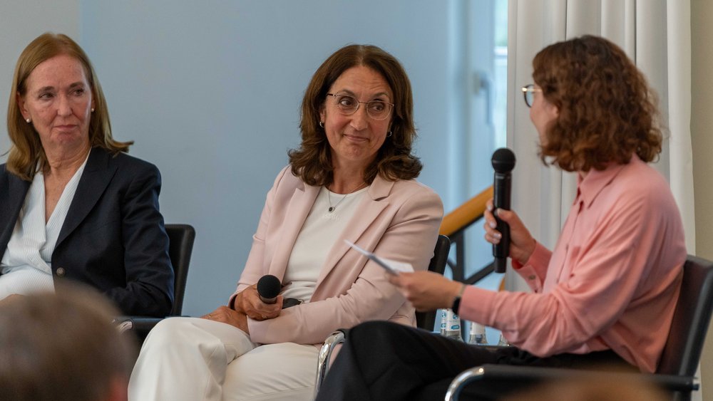 Emily Haber, Aydan Özoğuz and Elisabeth Winter in conversation (from left to right)