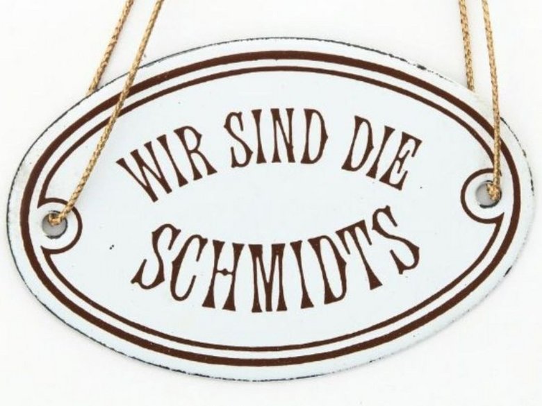 Haustürschild mit Inschrift Wir sind die Schmidts