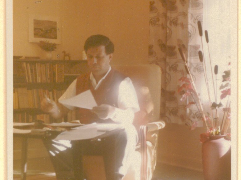 Helmut Schmidt sitting at a desk with paper in his hand
