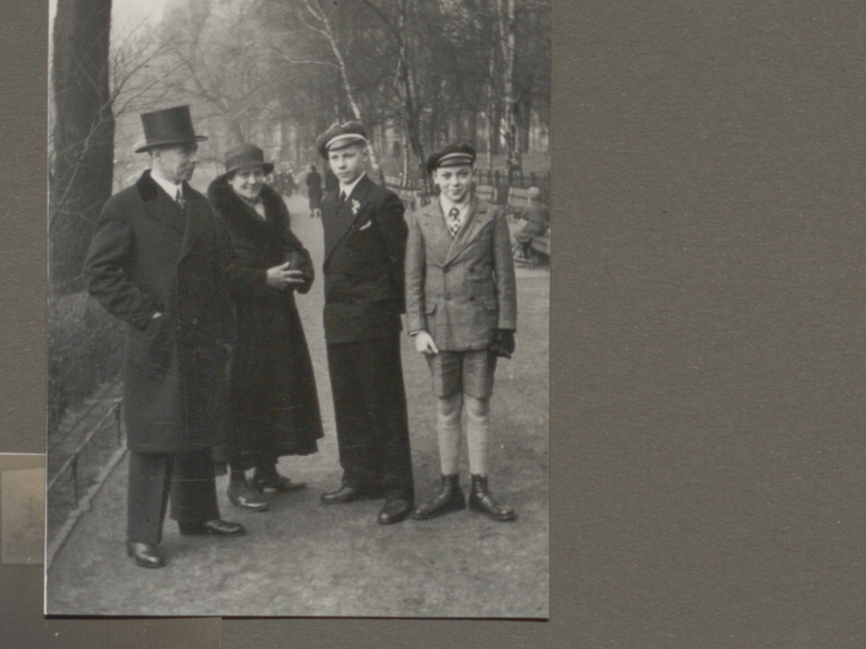 Black and white photo of the Schmidt family with parents Gustav and Ludovika and brothers Helmut and Wolfgang