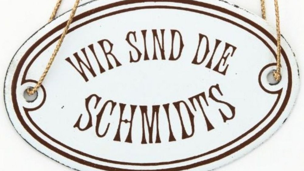 Sign with the inscription "We are the Schmidts"