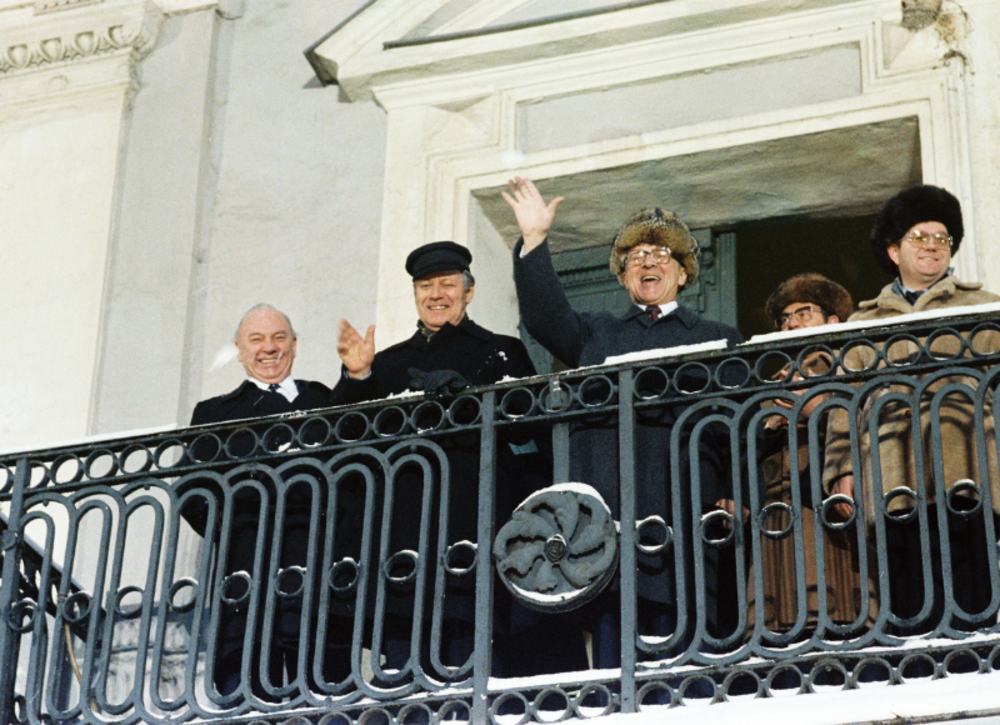 Chancellor Helmut Schmidt and Erich Honecker on the town hall balcony, waving.