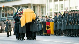 German Armed Forces soldiers carry the coffin past a guard of honour to the hearse, 23 November 2015.