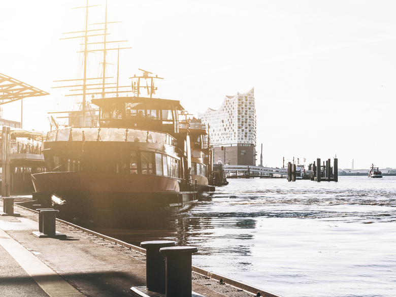 Schiff im Hamburger Hafen