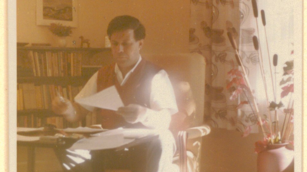 Photograph of Helmut Schmidt at desk with paper in hand