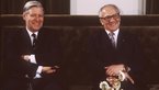 Helmut Schmidt mit Erich Honecker auf Couch