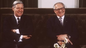 Helmut Schmidt on the couch with Erich Honecker