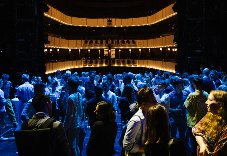 [Translate to English:] Blick in Saal des Helmut Schmidt Zukunftspreis 2024