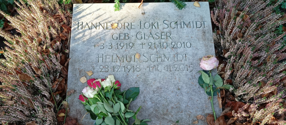 Grabstein von Loki und Helmut Schmidt