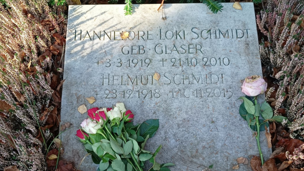 Grabstein von Loki und Helmut Schmidt