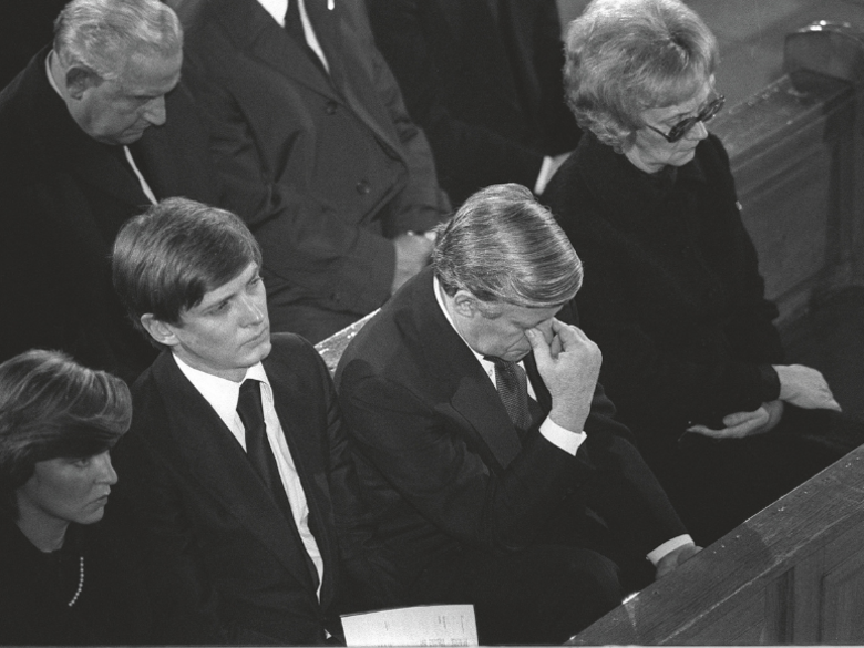 Helmut Schmidt at a funeral service
