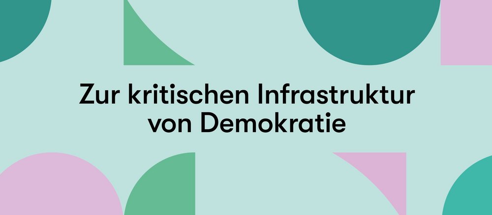Grafik mit Formen und Aufschrift: Zur kritischen Infrastruktur von Demokratie