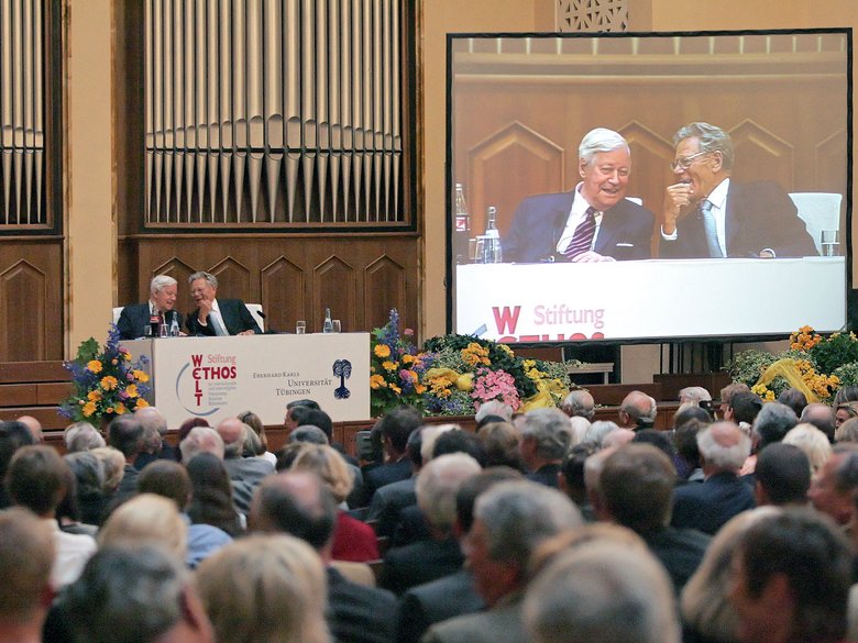 Helmut Schmidt and Hans Küng together on the podium in front of an audience