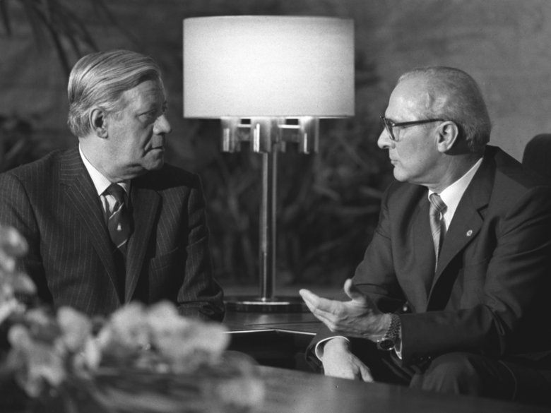 Helmut Schmidt and Erich Honecker in dialogue