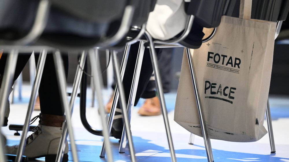  Colour photograph: chairs; a linen bag bearing the inscription ‘FOTAR’ is hanging from one of the chairs