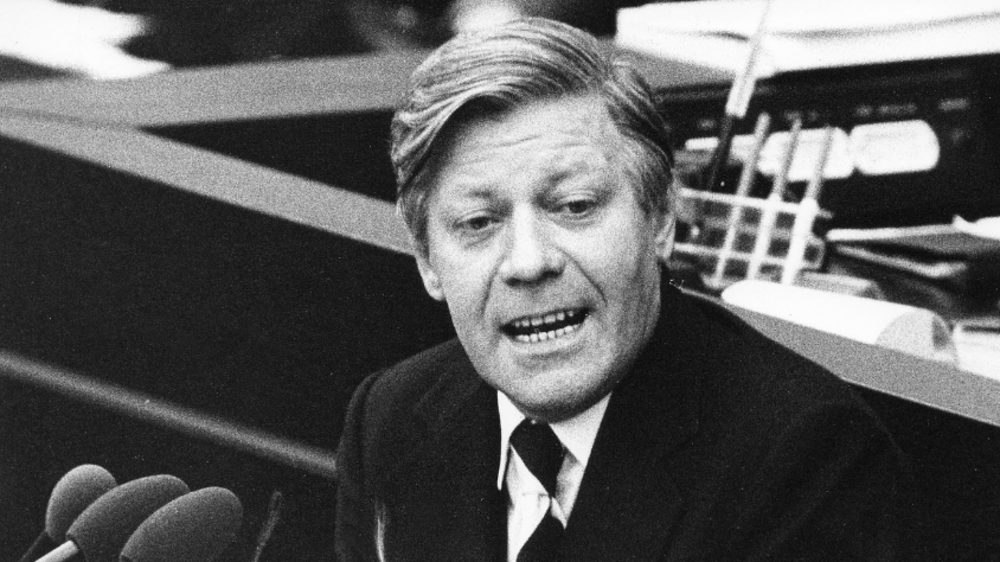 Helmut Schmidt beim Redehalten im Bundestag