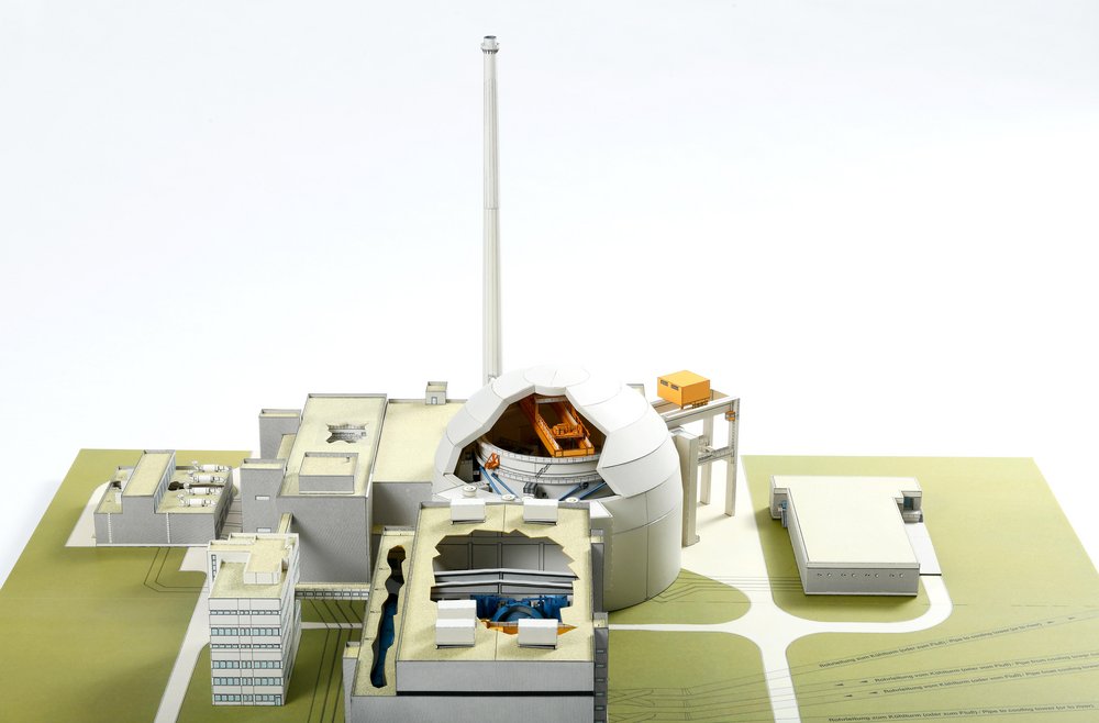 A detailed model of a pressurised water reactor