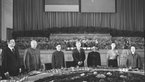 Helmut Schmidt mit chinesischen Regierungsvertretern bei China-Reise 1975