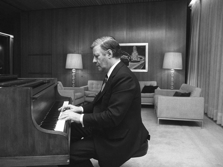 Helmut Schmidt playing the piano