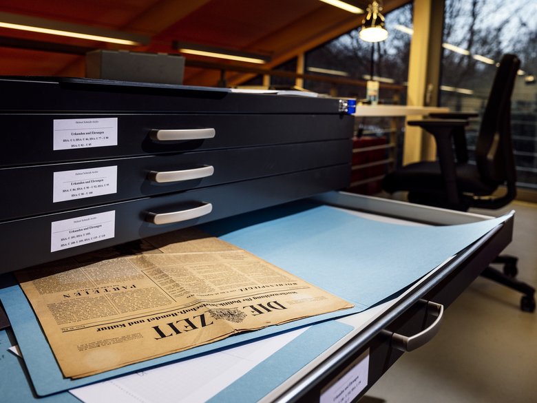 The front page of the pilot issue of Die Zeit in the filing cabinet.