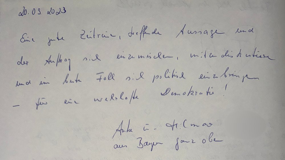 Eintrag im Gästebuch der Ausstellung: Eine gute Zeitreise, treffende Aussage und der Auftrag sich einzumischen, mitzudiskutieren und im besten Fall sich politisch einzubringen – für eine wehrhafte Demokratie!