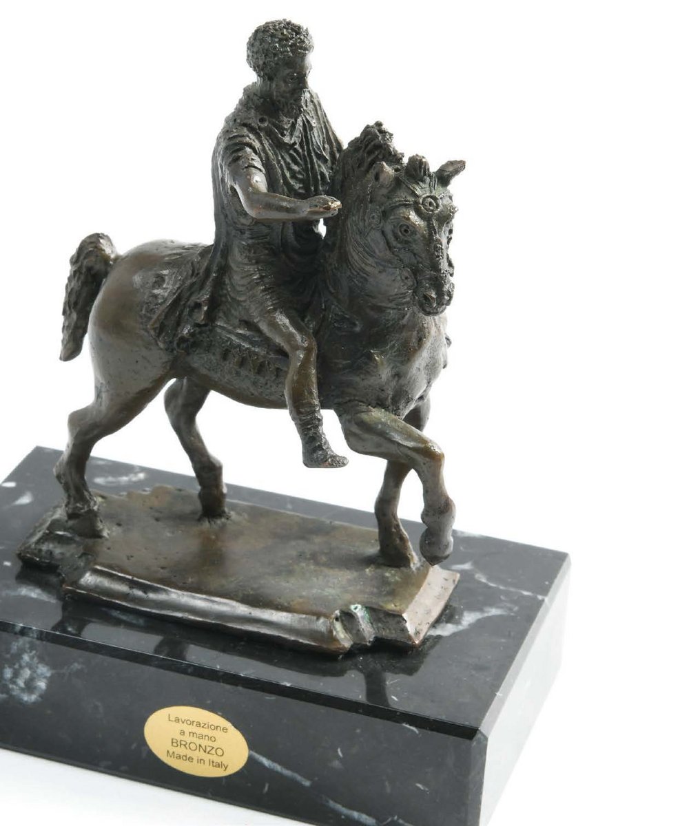 Marmorierte dunkle Miniatur-Reiterfigur 
