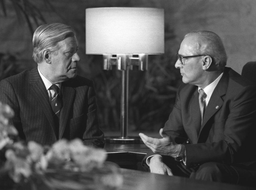 Helmut Schmidt and Erich Honecker in dialogue