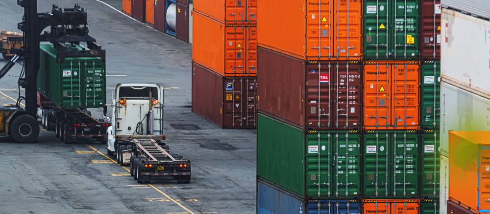 Container und Lastwagen